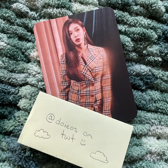 CLC album with pc and poster! - Picture 7 of 8